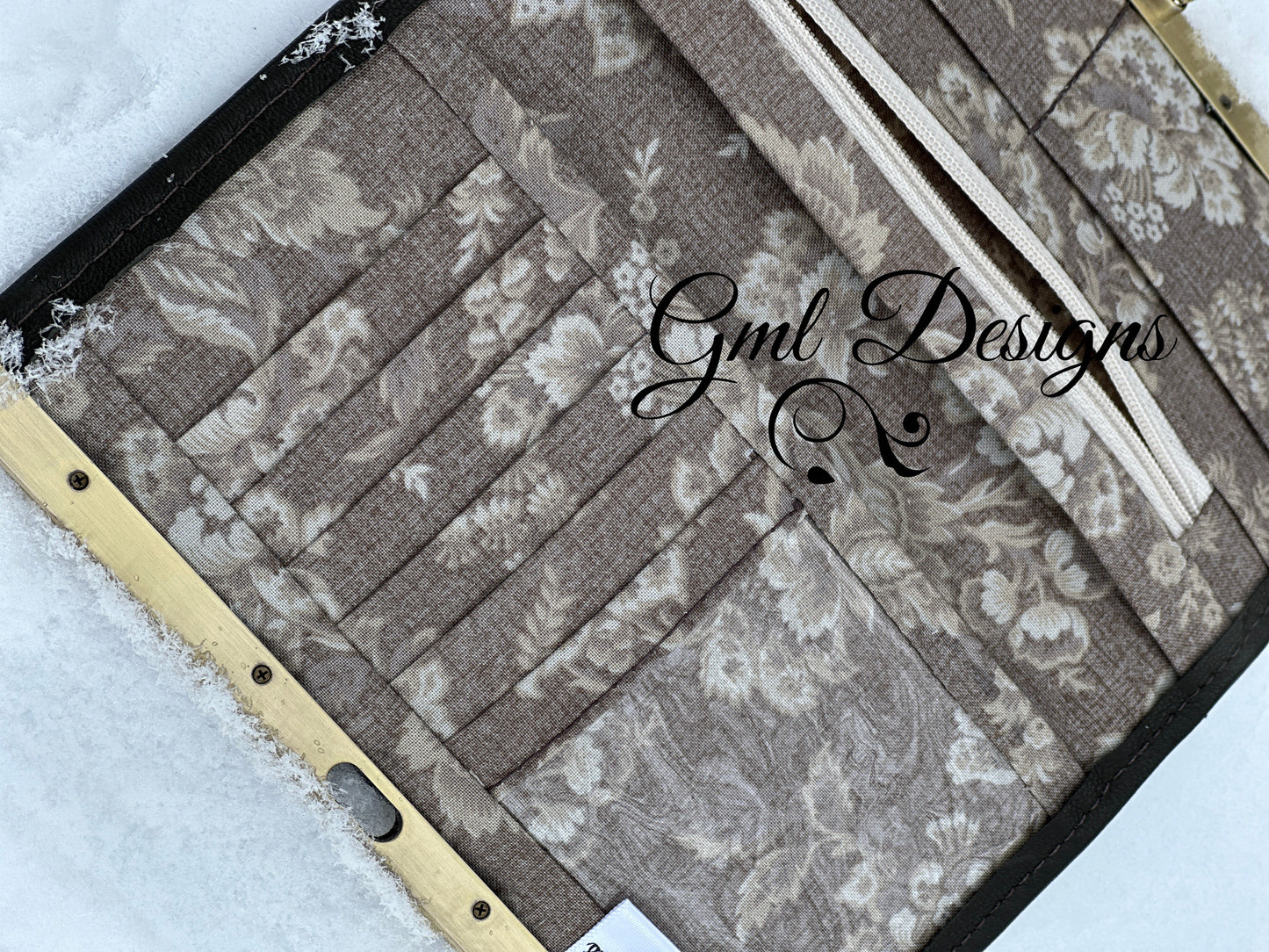 Ladies Large Bi-Fold Wallet with Metal Closure