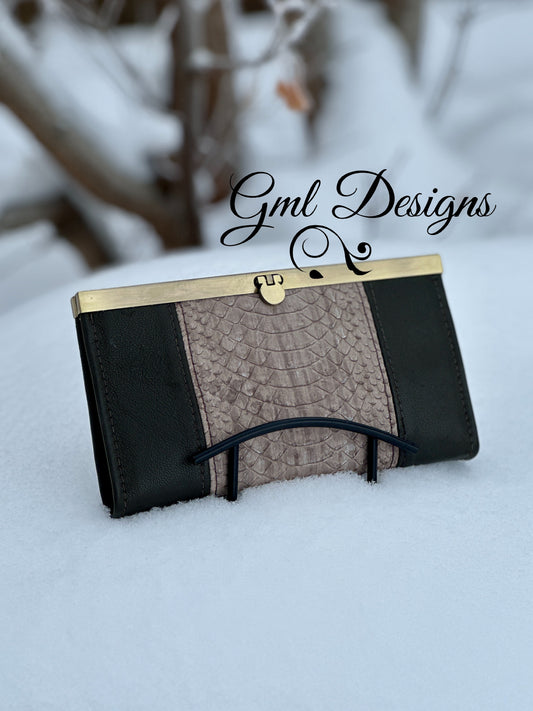 Ladies Large Bi-Fold Wallet with Metal Closure